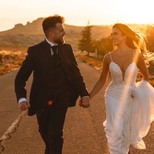 Imagen editorial de boda en Calar Alto – pareja en paisaje de montaña